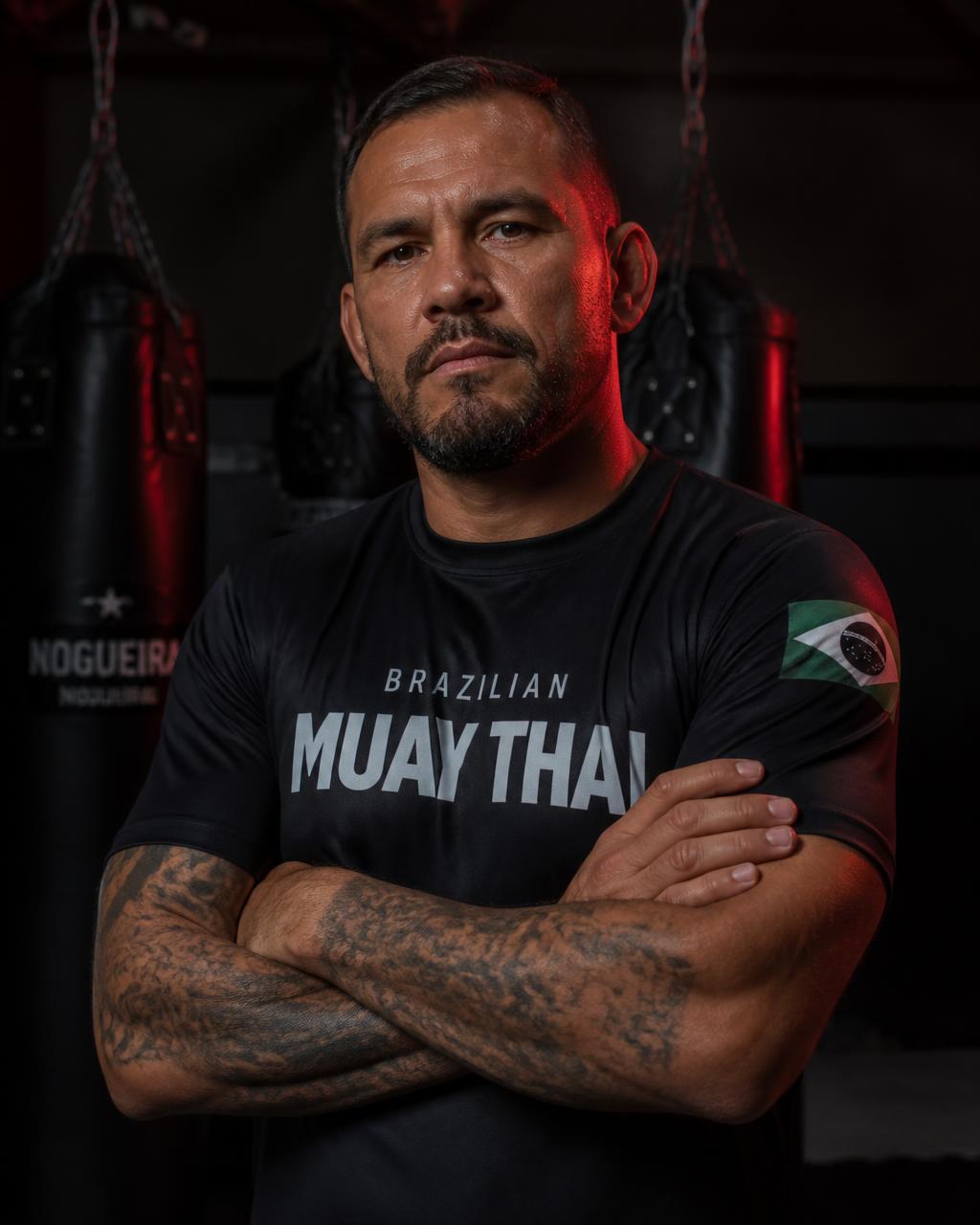 Retrato do professor Luann Rogatto na academia Rogatto Muay Thai Gym